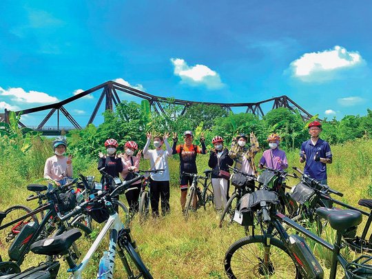 Tour khám phá Hà Nội bằng xe đạp của Công ty Du lịch Vietfoot Travel